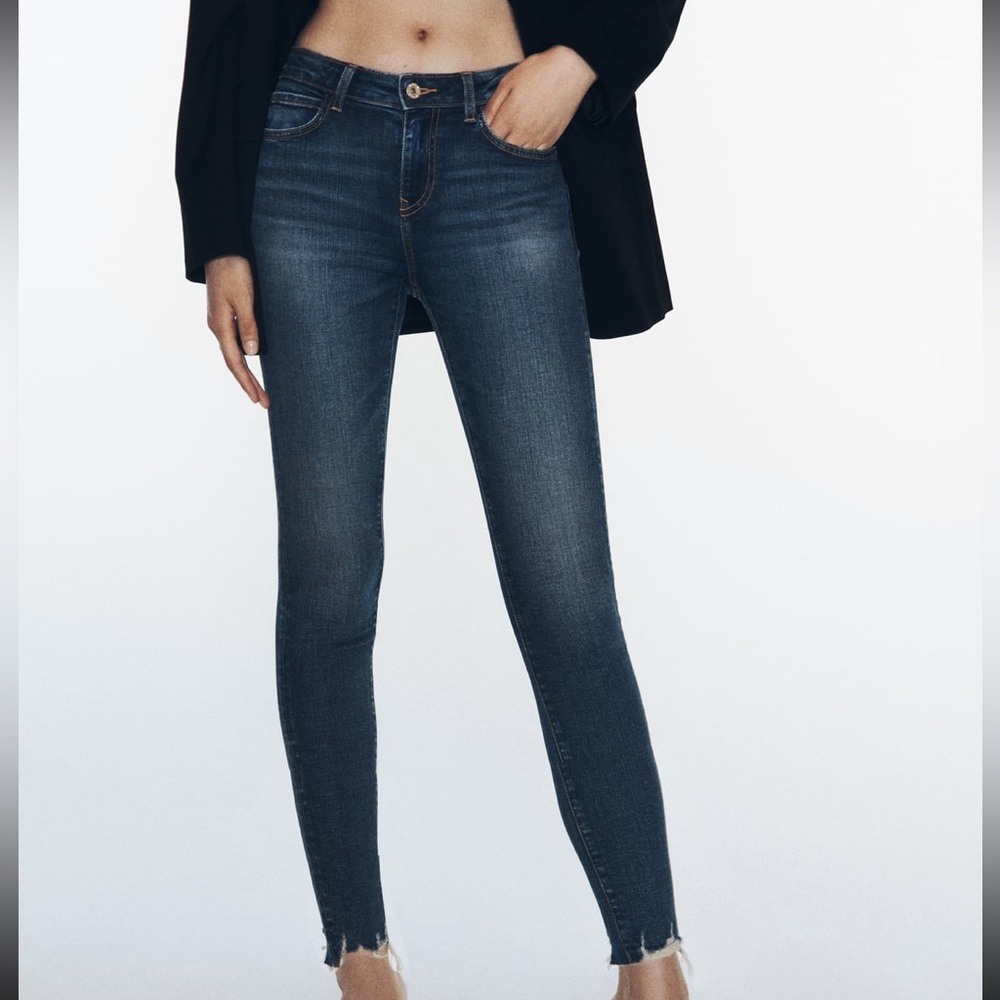 NWT Zara mid rise ripped hem skinny Jean